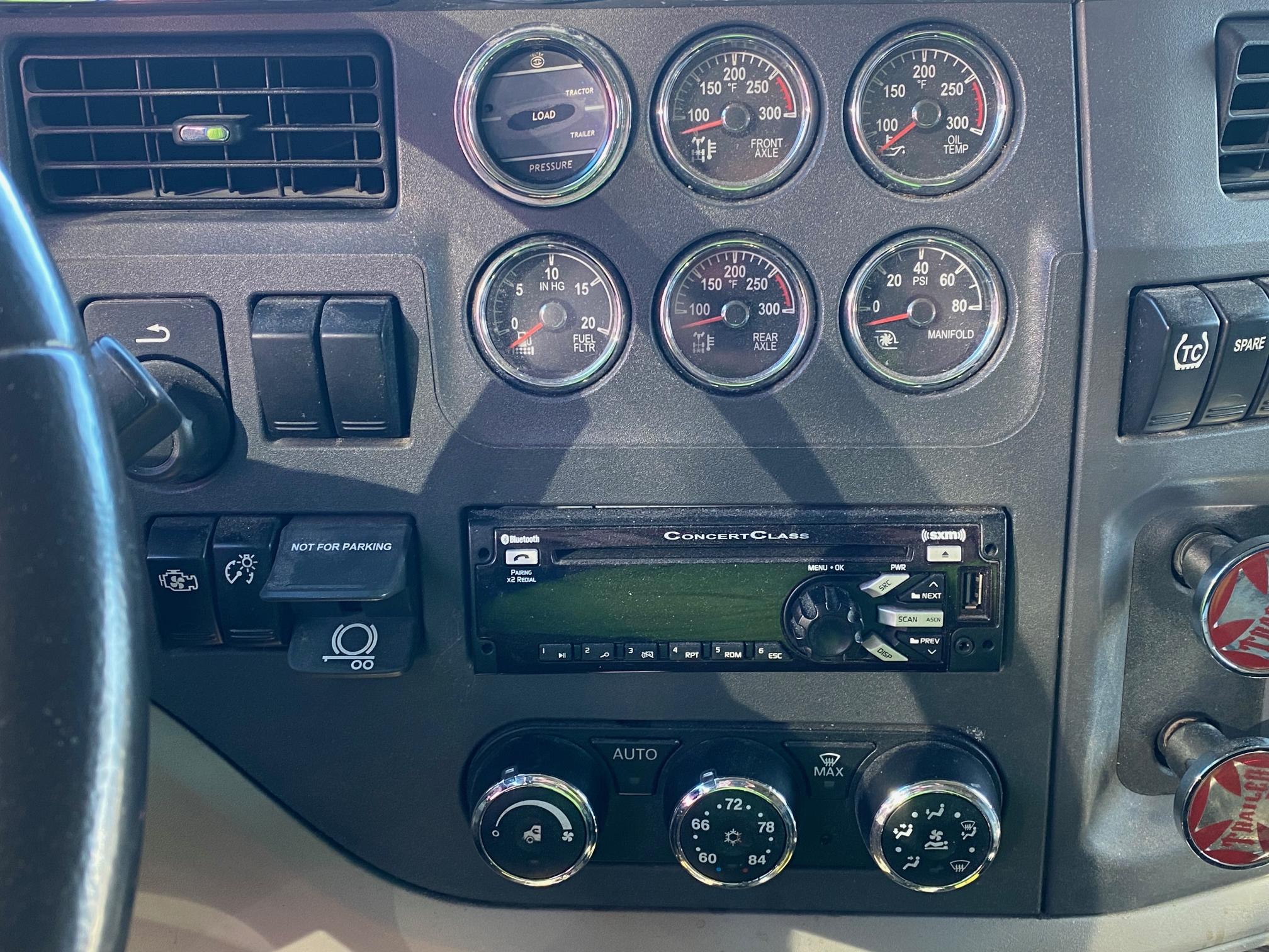 2020 PETERBILT 579 - Image 19